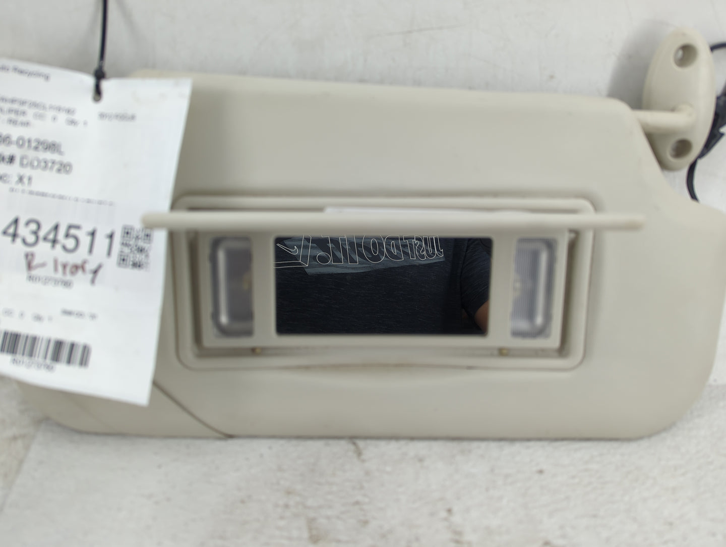 2012 Ford Focus Sun Visor Shade Replacement Passenger Right Mirror Fits OEM Used Auto Parts - Oemusedautoparts1.com