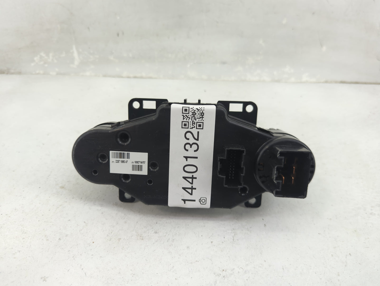 2012 Ford Focus Climate Control Module Temperature AC/Heater Replacement P/N:D2BT19980AF Fits Fits 2014 2015 2016 2017 2018 