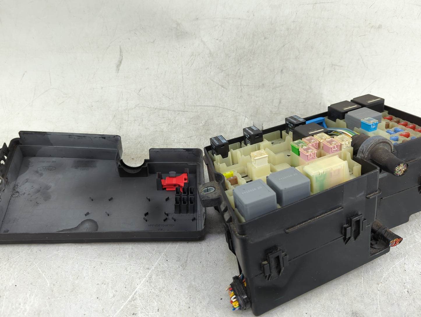 2012-2014 Ford Focus Fusebox Fuse Box Panel Relay Module P/N:AV6T-14A067-AC Fits Fits 2012 2013 2014 OEM Used Auto Parts - O
