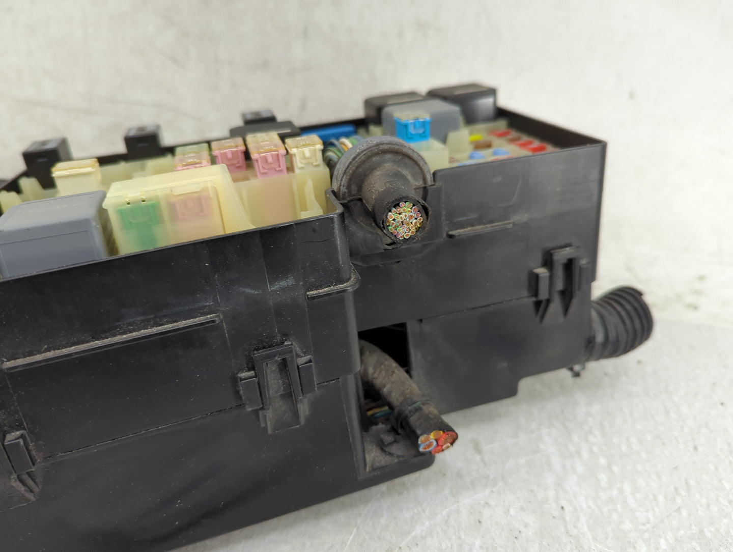 2012-2014 Ford Focus Fusebox Fuse Box Panel Relay Module P/N:AV6T-14A067-AC Fits Fits 2012 2013 2014 OEM Used Auto Parts - O