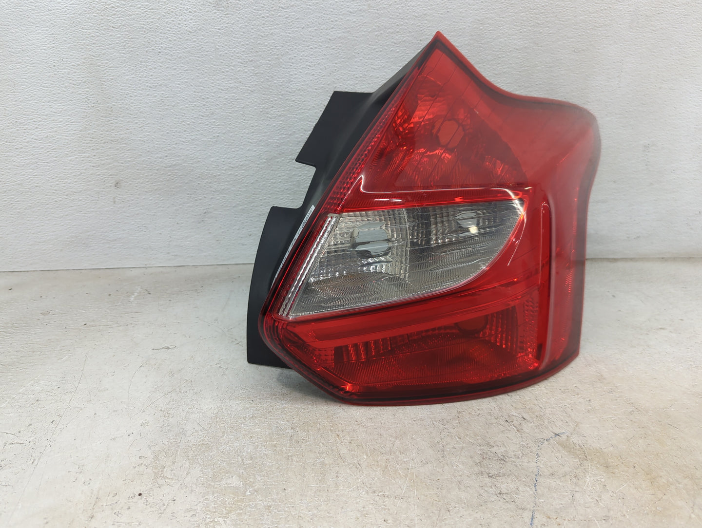 2012-2014 Ford Focus Tail Light Assembly Passenger Right OEM P/N:BM51-13404-F Fits Fits 2012 2013 2014 OEM Used Auto Parts -