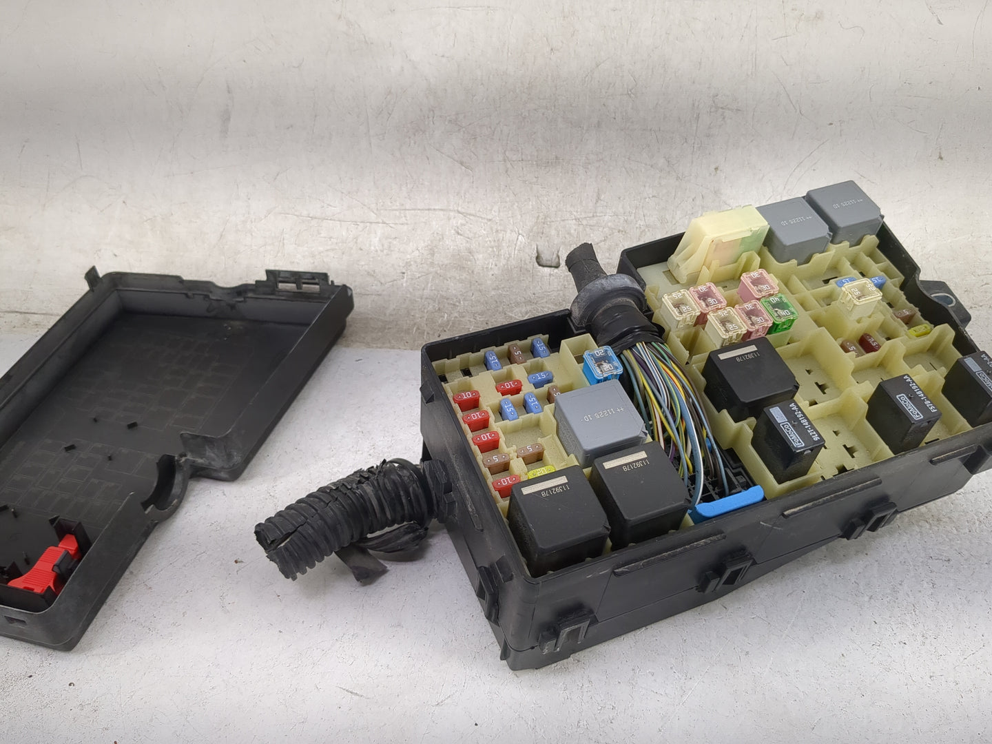 2012-2014 Ford Focus Fusebox Fuse Box Panel Relay Module P/N:AV6T-14A067-AB 9L2T-14B192-AA Fits Fits 2012 2013 2014 OEM Used