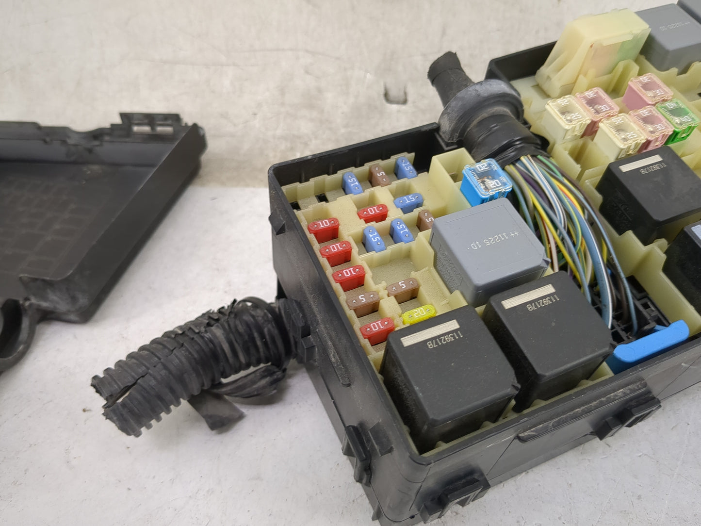 2012-2014 Ford Focus Fusebox Fuse Box Panel Relay Module P/N:AV6T-14A067-AB 9L2T-14B192-AA Fits Fits 2012 2013 2014 OEM Used