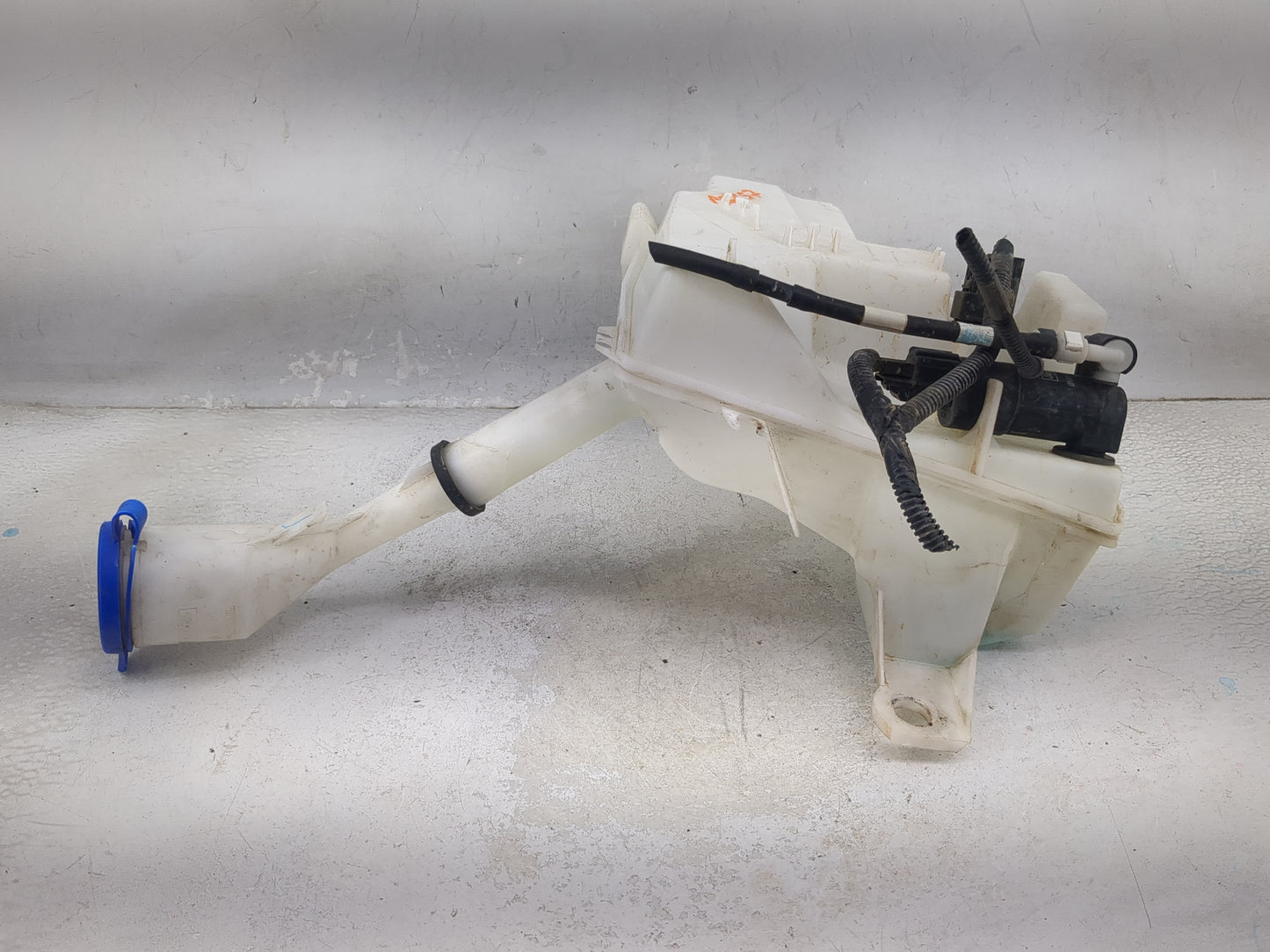 2012-2018 Ford Focus Windshield Washer Fluid Reservoir Bottle Oem 1474099 - Oemusedautoparts1.com