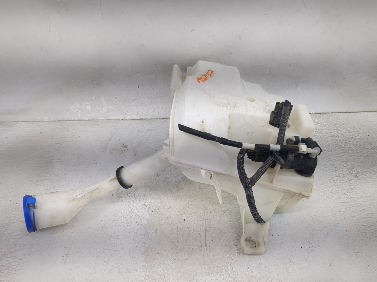 2012-2018 Ford Focus Windshield Washer Fluid Reservoir Bottle Oem 1474099 - Oemusedautoparts1.com