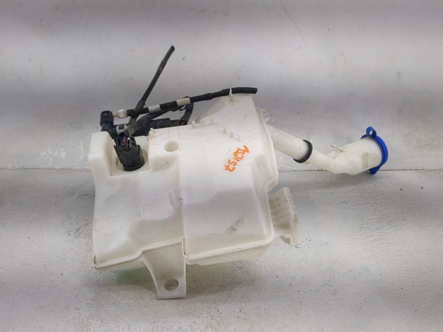 2012-2018 Ford Focus Windshield Washer Fluid Reservoir Bottle Oem 1474099 - Oemusedautoparts1.com