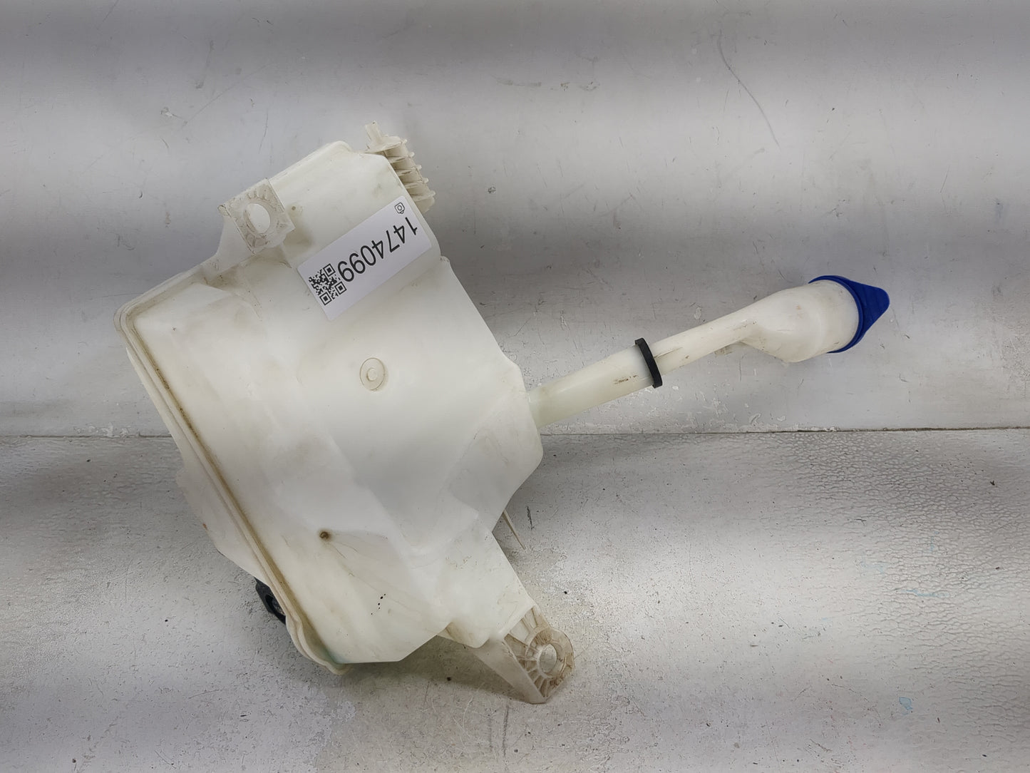 2012-2018 Ford Focus Windshield Washer Fluid Reservoir Bottle Oem 1474099 - Oemusedautoparts1.com