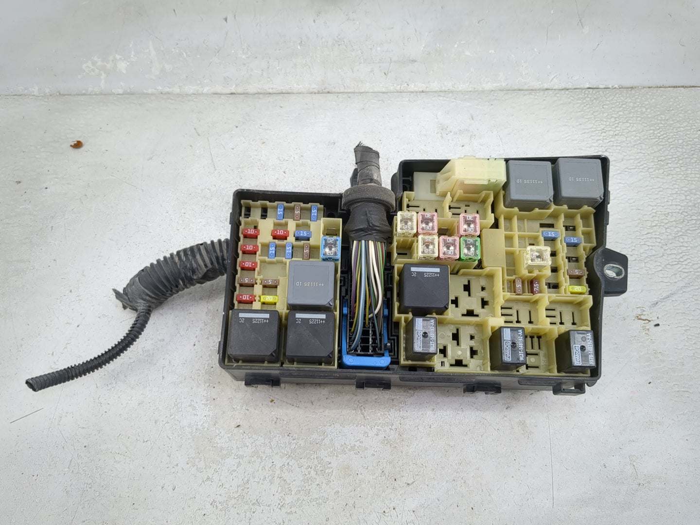 2012-2014 Ford Focus Fusebox Fuse Box Panel Relay Module P/N:AV6T-14A142-AA 9L2T-14B192-AA Fits Fits 2012 2013 2014 OEM Used