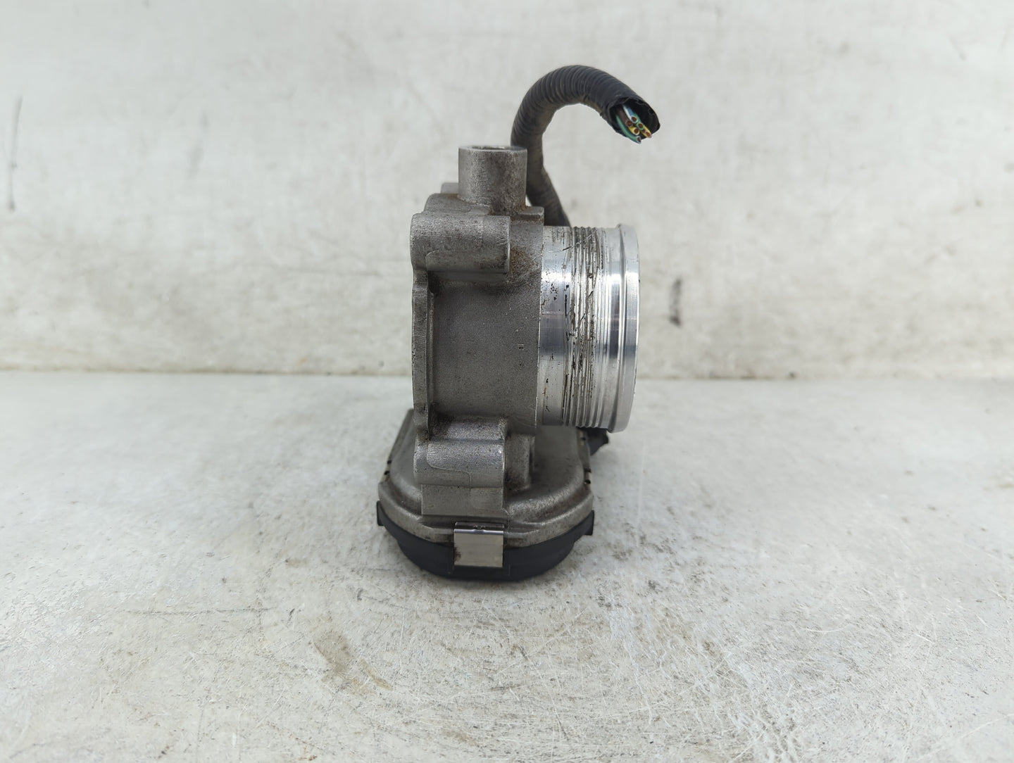 2012-2013 Ford Focus Throttle Body P/N:0280750585 Fits Fits 2012 2013 2014 2015 2016 2017 OEM Used Auto Parts - Oemusedautop