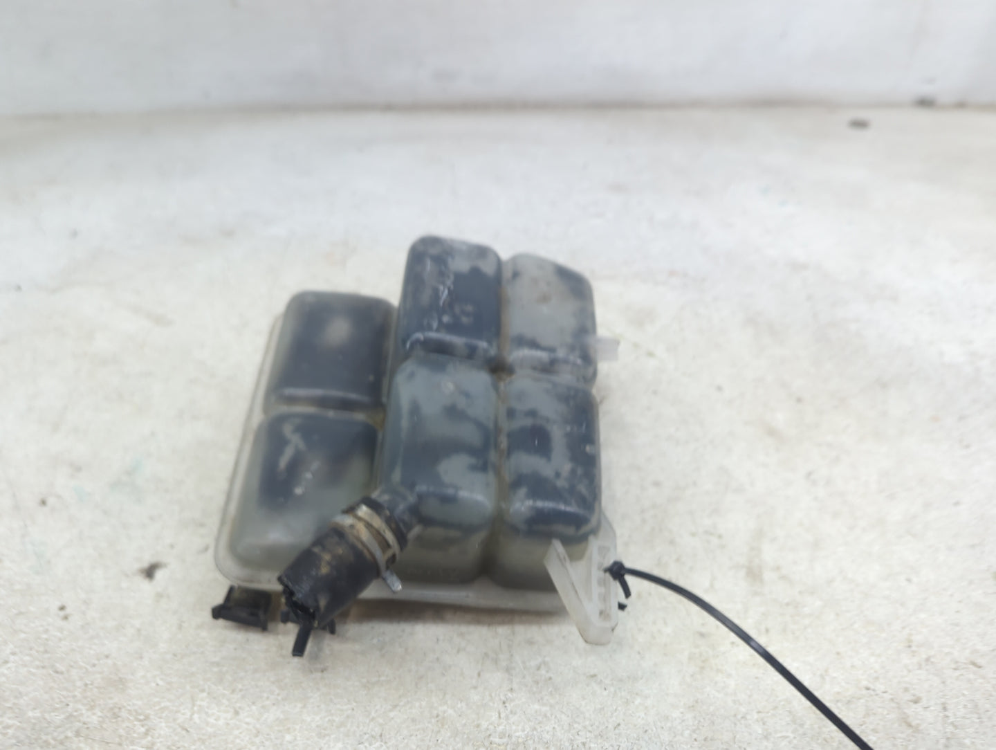 2012-2018 Ford Focus Radiator Coolant Overflow Expansion Tank Bottle 1478932 - Oemusedautoparts1.com
