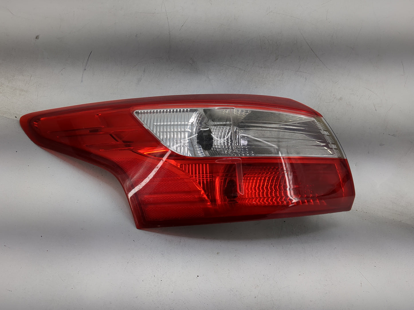 2012-2014 Ford Focus Driver Left Side Deck Lid Mounted Tail Light 1481293 - Oemusedautoparts1.com