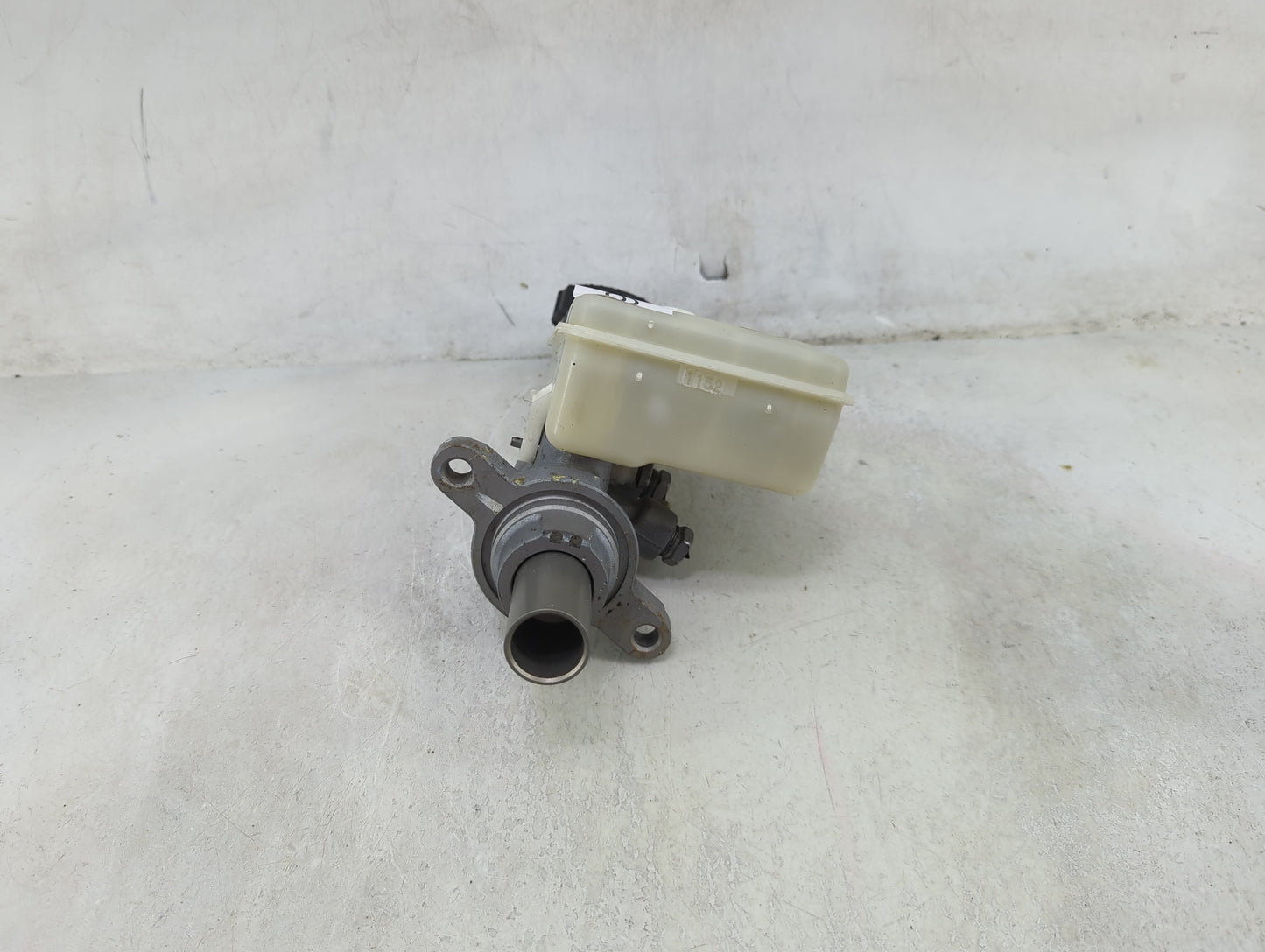2012-2018 Ford Focus Brake Master Cylinder 1490065 - Oemusedautoparts1.com
