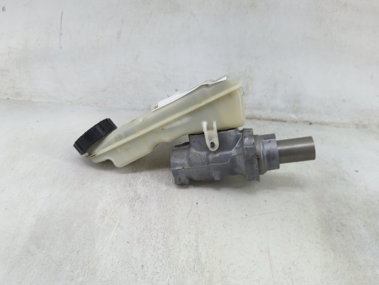 2012-2018 Ford Focus Brake Master Cylinder 1490065 - Oemusedautoparts1.com