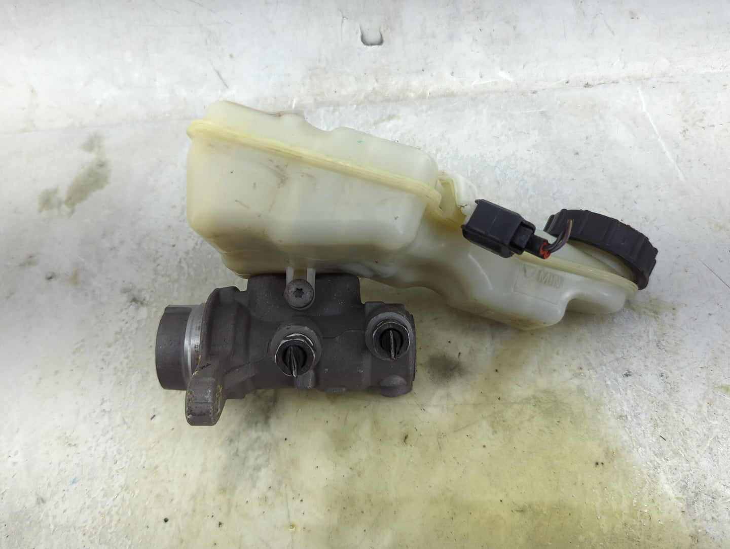 2012-2018 Ford Focus Brake Master Cylinder 1490692 - Oemusedautoparts1.com
