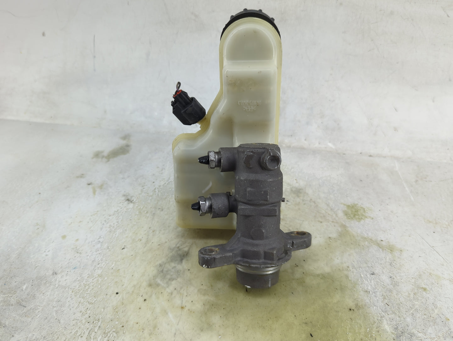 2012-2018 Ford Focus Brake Master Cylinder 1490692 - Oemusedautoparts1.com