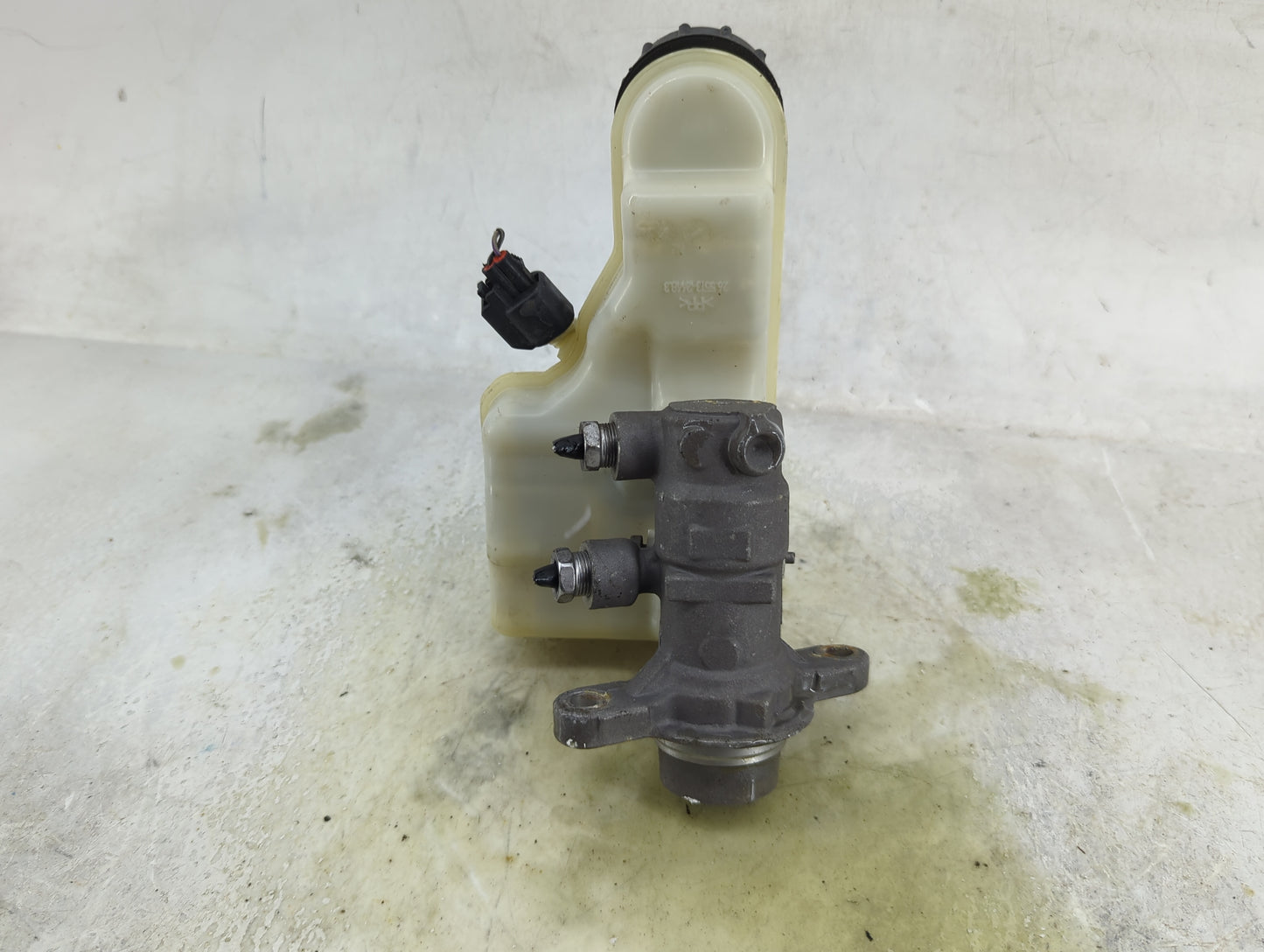 2012-2018 Ford Focus Brake Master Cylinder 1490692 - Oemusedautoparts1.com