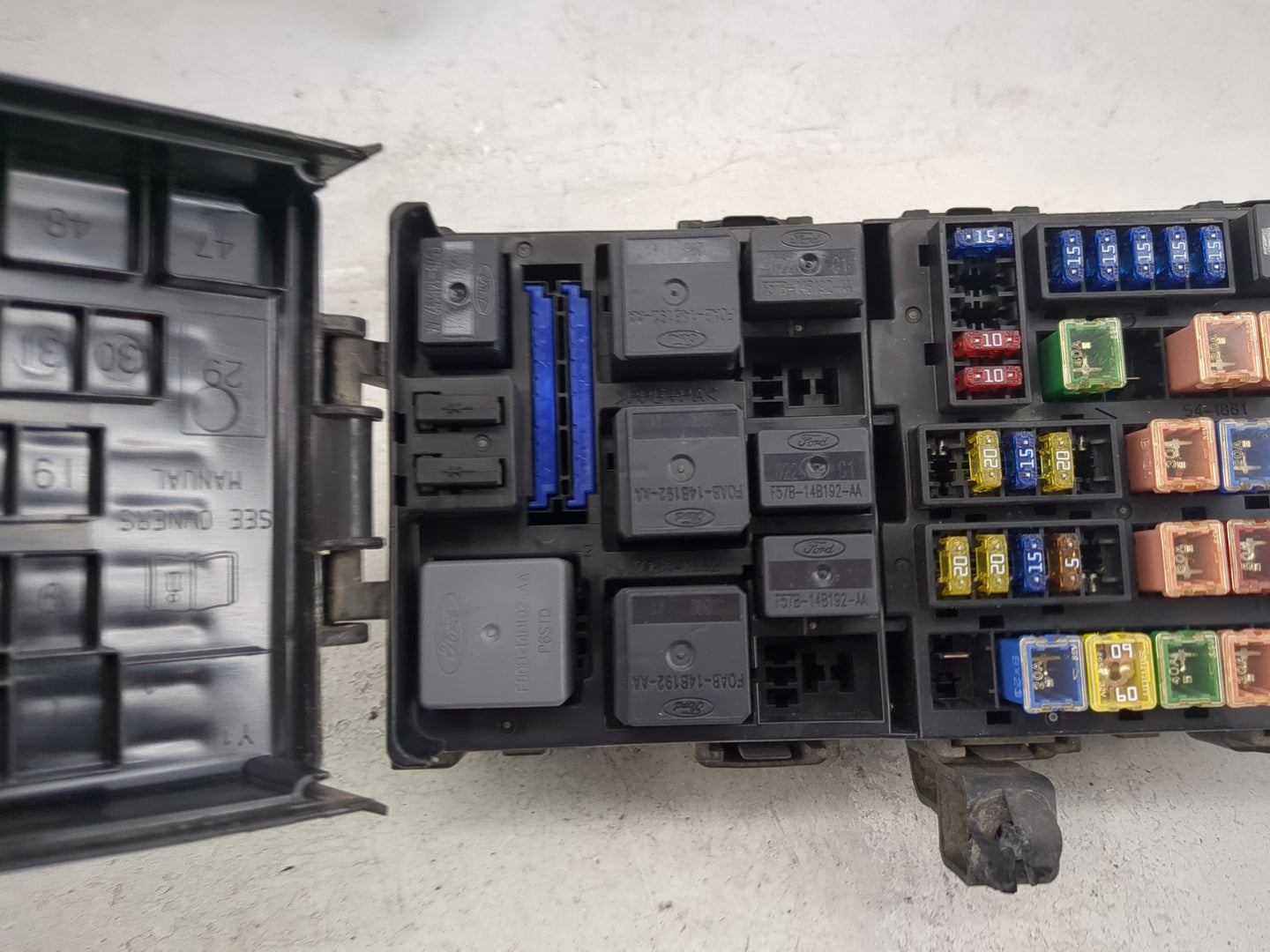 2012-2014 Ford Focus Fusebox Fuse Box Panel Relay Module P/N:F04B-14B192-AA F57B-14B192-AA, F57B-14B192-M Fits Fits 2012 201