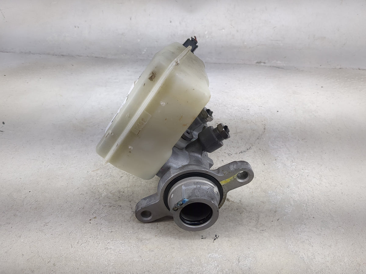 2012-2018 Ford Focus Brake Master Cylinder 1492459 - Oemusedautoparts1.com
