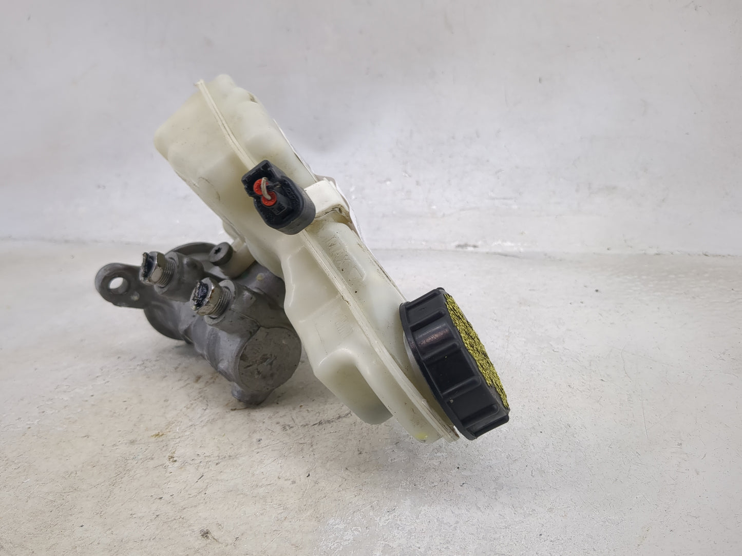 2012-2018 Ford Focus Brake Master Cylinder 1492459 - Oemusedautoparts1.com