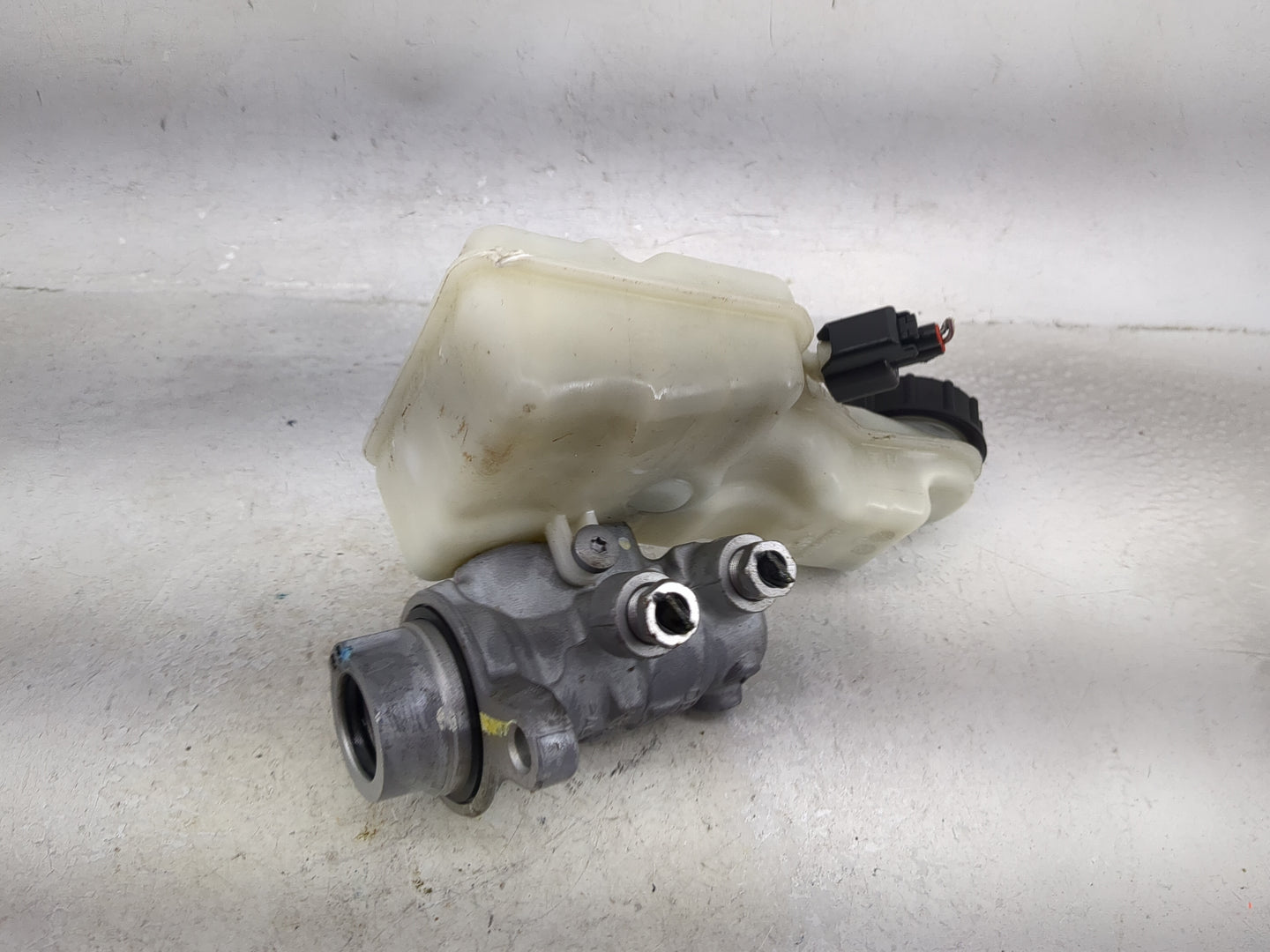 2012-2018 Ford Focus Brake Master Cylinder 1492459 - Oemusedautoparts1.com