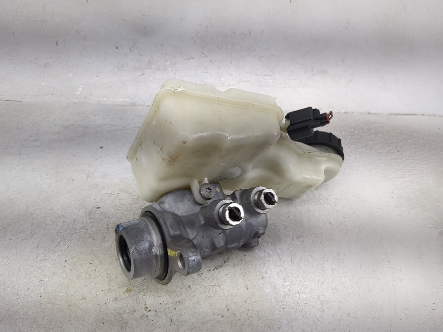 2012-2018 Ford Focus Brake Master Cylinder 1492459 - Oemusedautoparts1.com