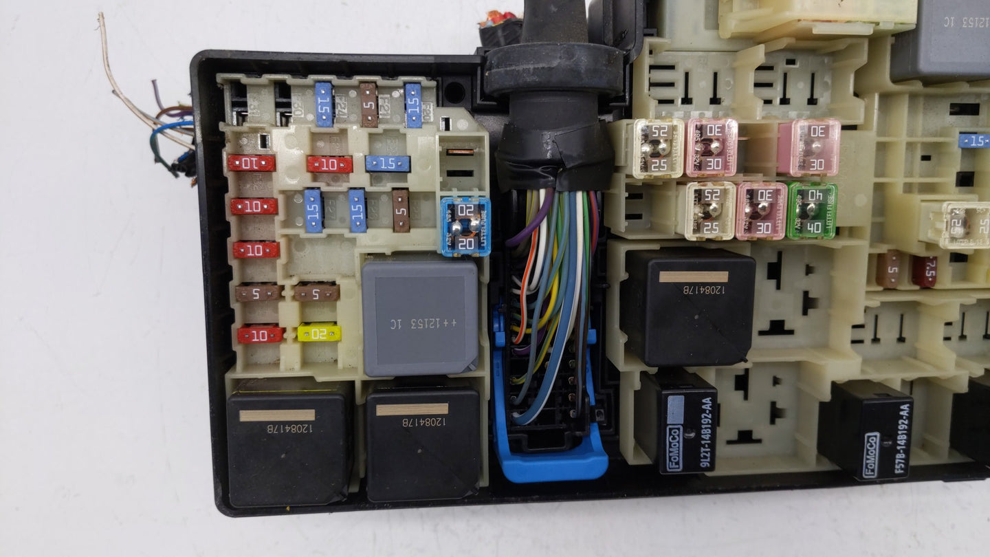 2012-2014 Ford Focus Fusebox Fuse Box Panel Relay Module P/N:AV6T-14A067-AC P2294037, AV6T-141A142-AB Fits Fits 2012 2013 20