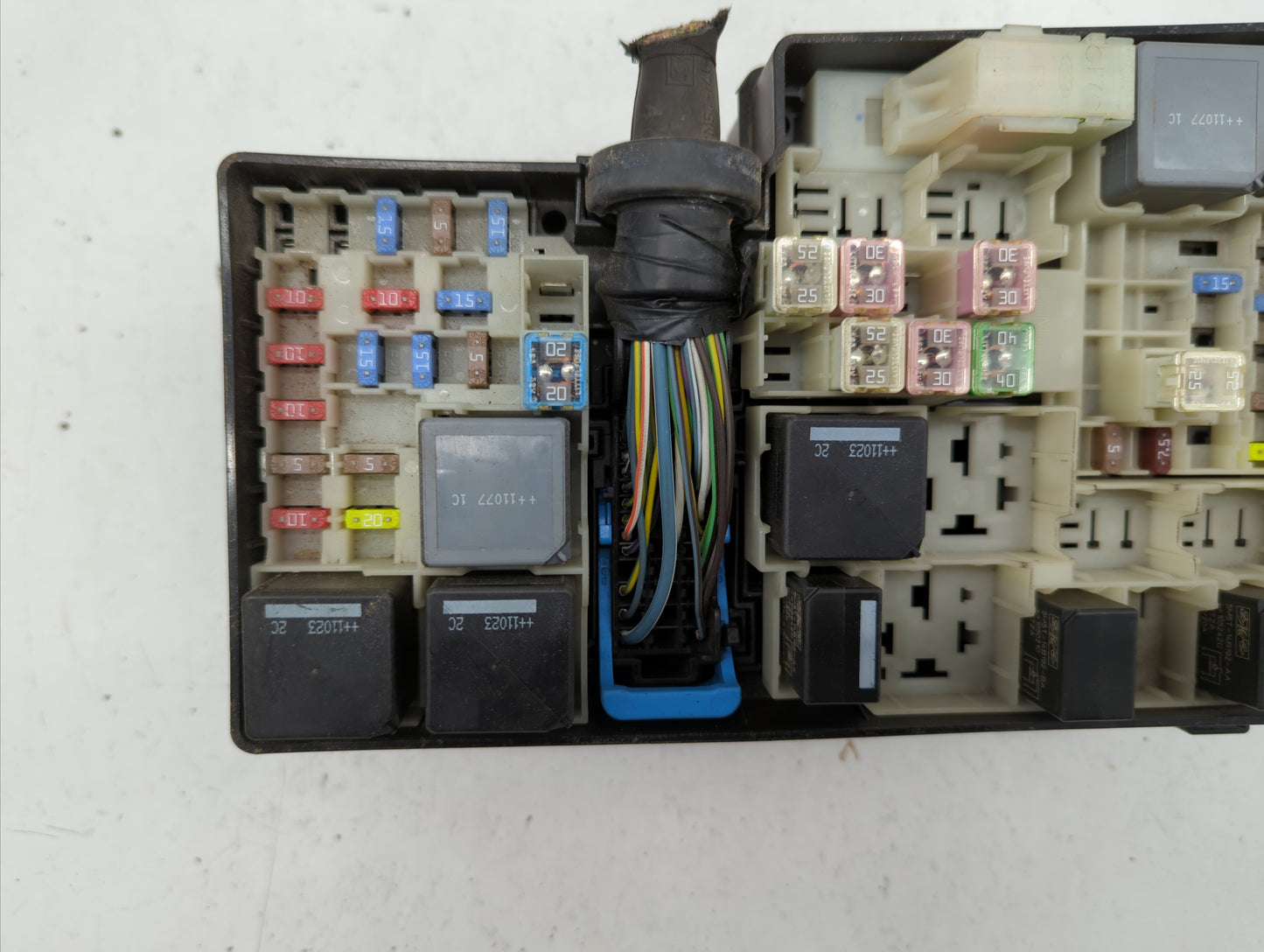 2012-2014 Ford Focus Fusebox Fuse Box Panel Relay Module P/N:AV6T-14A067-AC P2294037, AV6T-141A142-AB Fits Fits 2012 2013 20