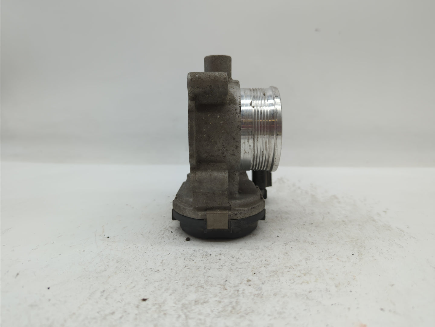 2012-2013 Ford Focus Throttle Body P/N:CM5E-9F991-AD CM5E-9F991-AC Fits Fits 2012 2013 2014 2015 2016 2017 OEM Used Auto Par