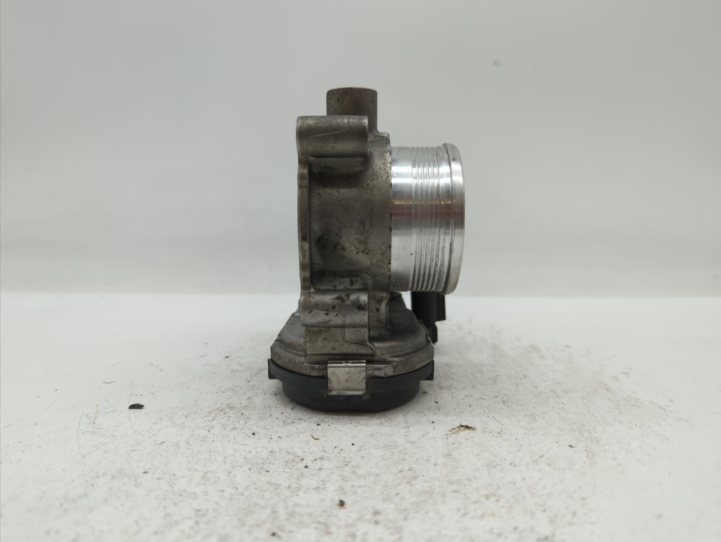 2012-2013 Ford Focus Throttle Body P/N:CM5E-9F991-AD CM5E-9F991-AC Fits Fits 2012 2013 2014 2015 2016 2017 OEM Used Auto Par