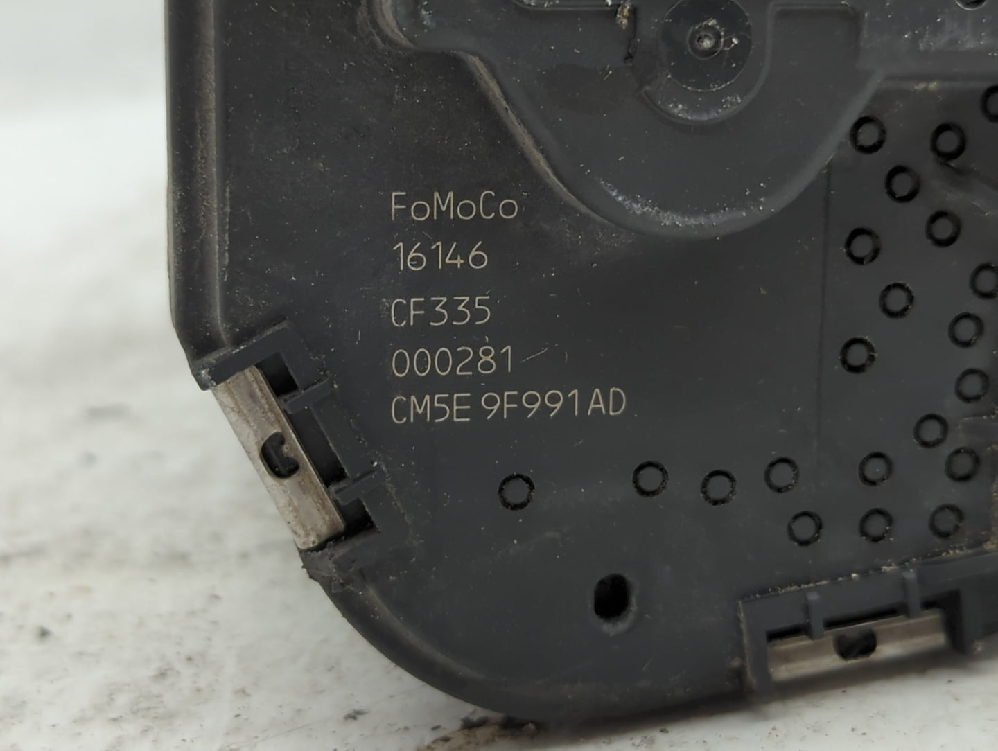 2012-2013 Ford Focus Throttle Body P/N:CM5E-9F991-AD CM5E-9F991-AC Fits Fits 2012 2013 2014 2015 2016 2017 OEM Used Auto Par