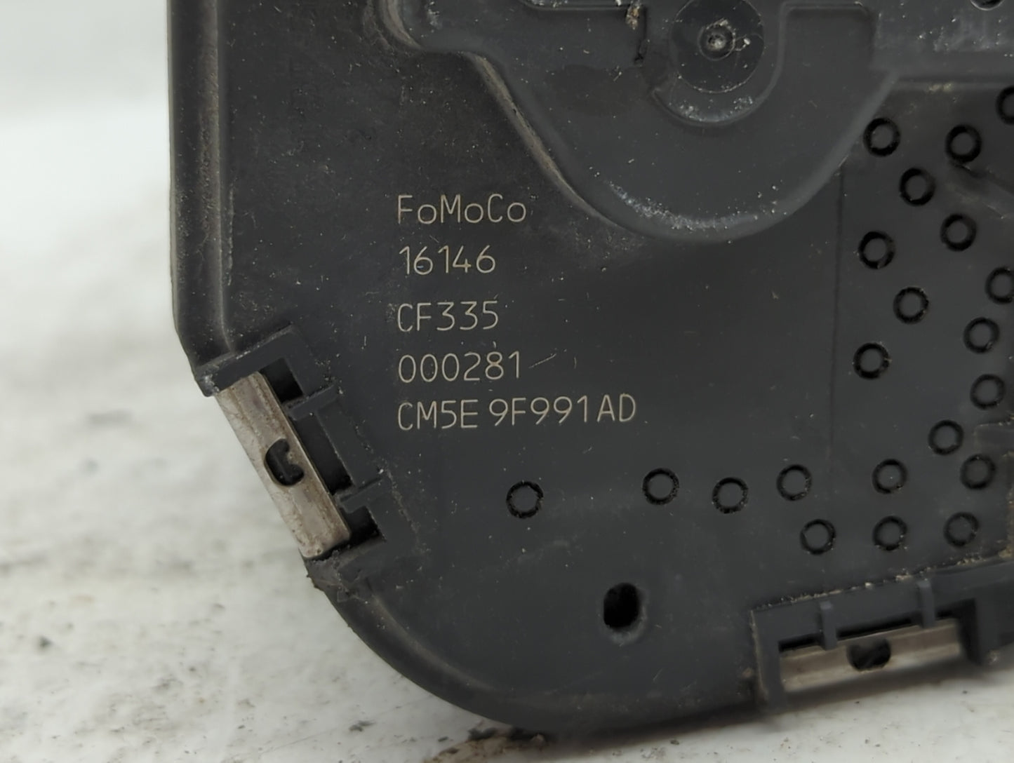 2012-2013 Ford Focus Throttle Body P/N:CM5E-9F991-AD CM5E-9F991-AC Fits Fits 2012 2013 2014 2015 2016 2017 OEM Used Auto Par