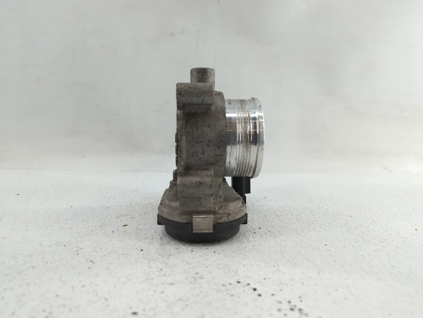 2012-2013 Ford Focus Throttle Body P/N:CM5E-9F991-AD CM5E-9F991-AC Fits Fits 2012 2013 2014 2015 2016 2017 OEM Used Auto Par