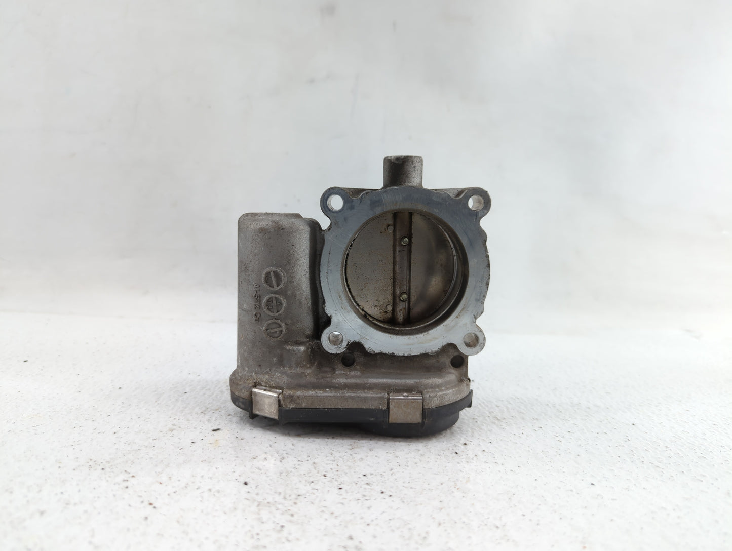 2012-2013 Ford Focus Throttle Body P/N:CM5E-9F991-AD CM5E-9F991-AC Fits Fits 2012 2013 2014 2015 2016 2017 OEM Used Auto Par