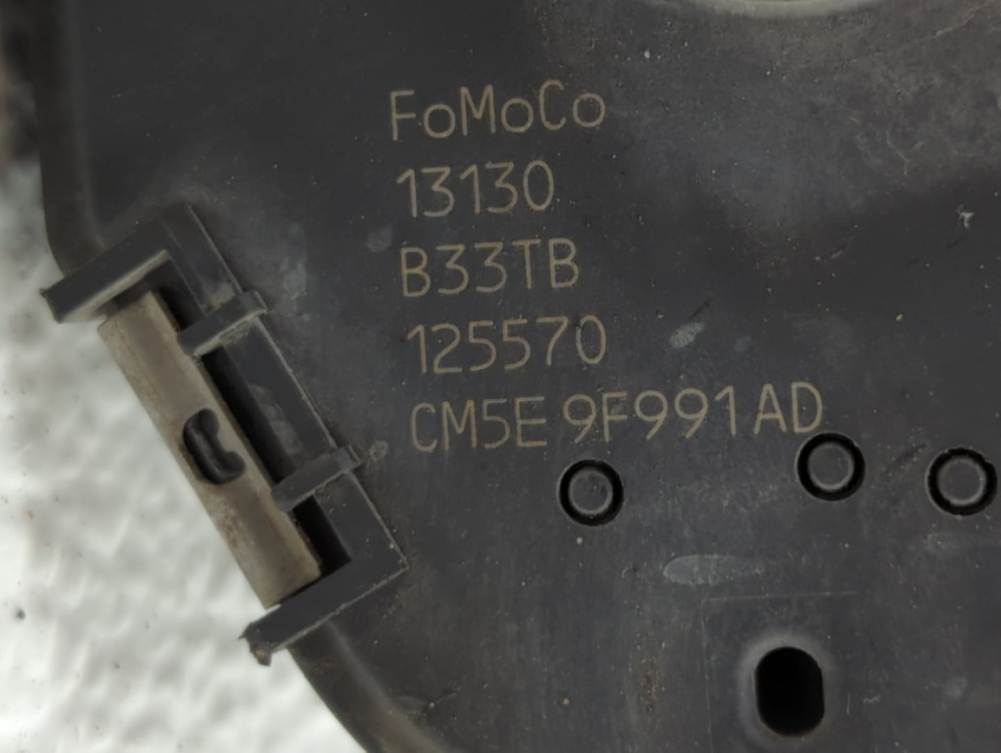2012-2013 Ford Focus Throttle Body P/N:CM5E-9F991-AD CM5E-9F991-AC Fits Fits 2012 2013 2014 2015 2016 2017 OEM Used Auto Par