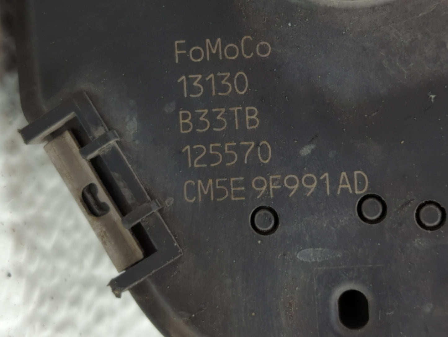 2012-2013 Ford Focus Throttle Body P/N:CM5E-9F991-AD CM5E-9F991-AC Fits Fits 2012 2013 2014 2015 2016 2017 OEM Used Auto Par