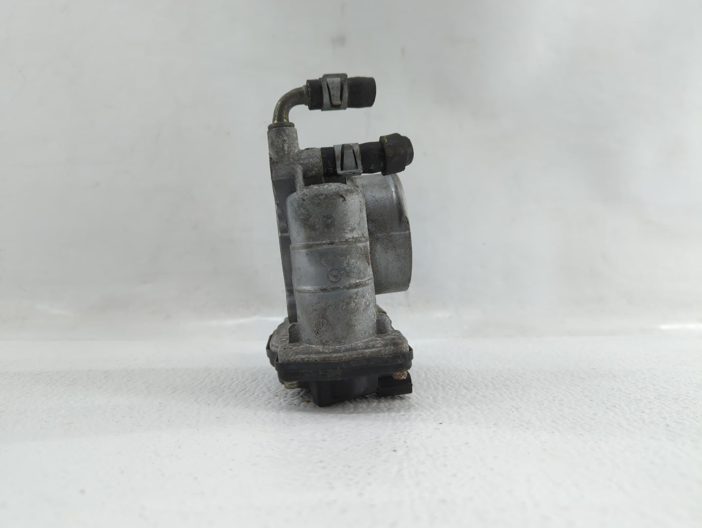 2012-2013 Ford Focus Throttle Body P/N:CM5E-9F991-AD CM5E-9F991-AC Fits Fits 2012 2013 2014 2015 2016 2017 OEM Used Auto Par