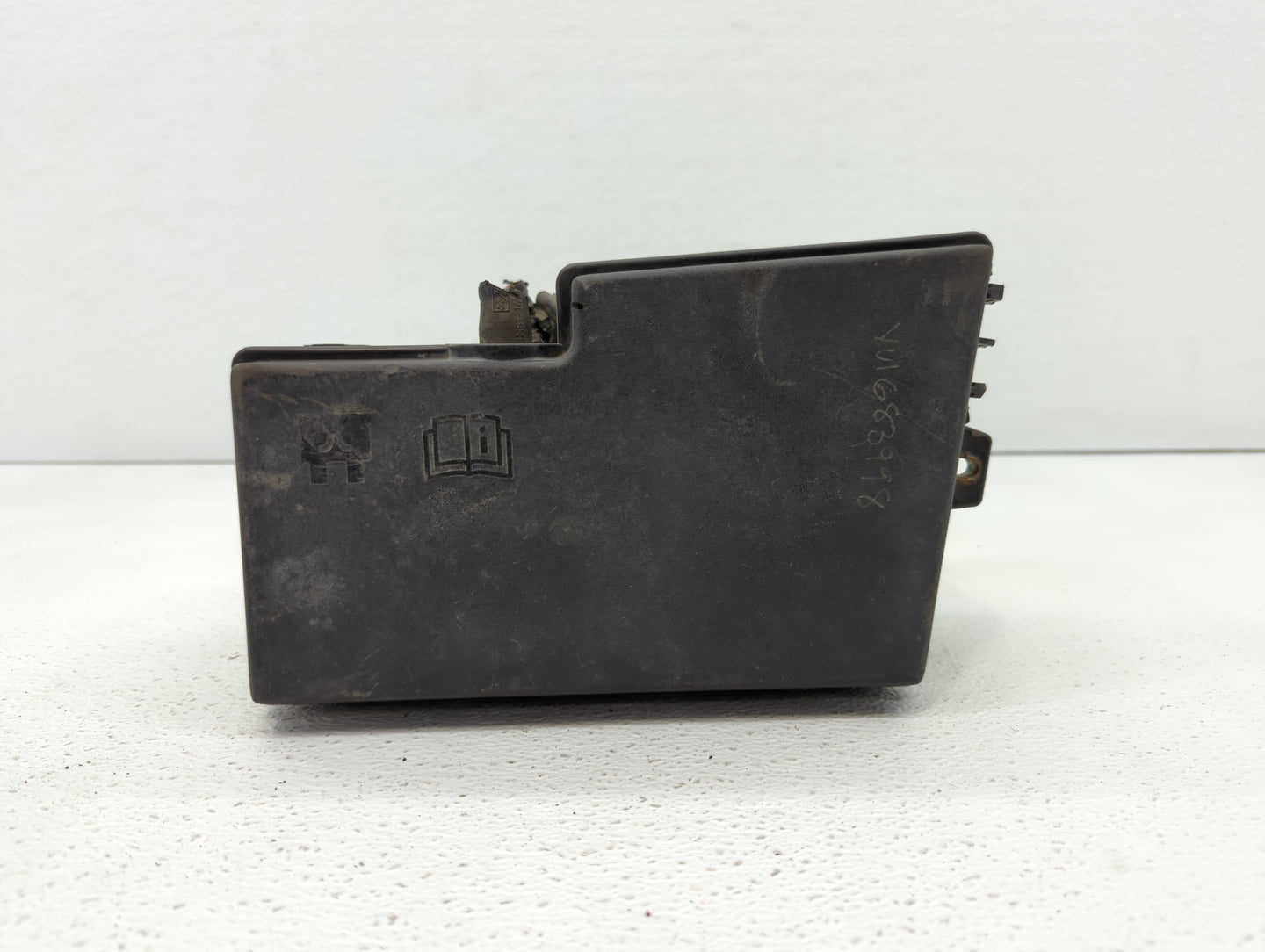 2012-2014 Ford Focus Fusebox Fuse Box Panel Relay Module P/N:AV6T-14A067-AC EV4T-14K733, AV6T-14A142-AB Fits Fits 2012 2013 