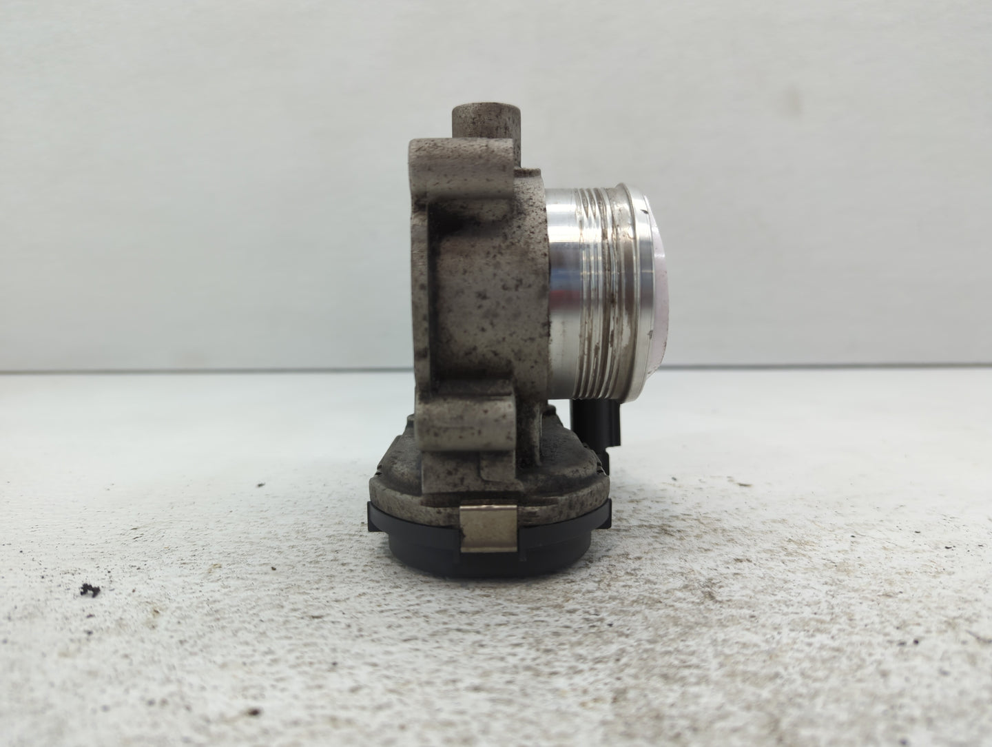 2012-2013 Ford Focus Throttle Body P/N:CM5E 9F991A Fits Fits 2012 2013 2014 2015 2016 2017 OEM Used Auto Parts - Oemusedauto