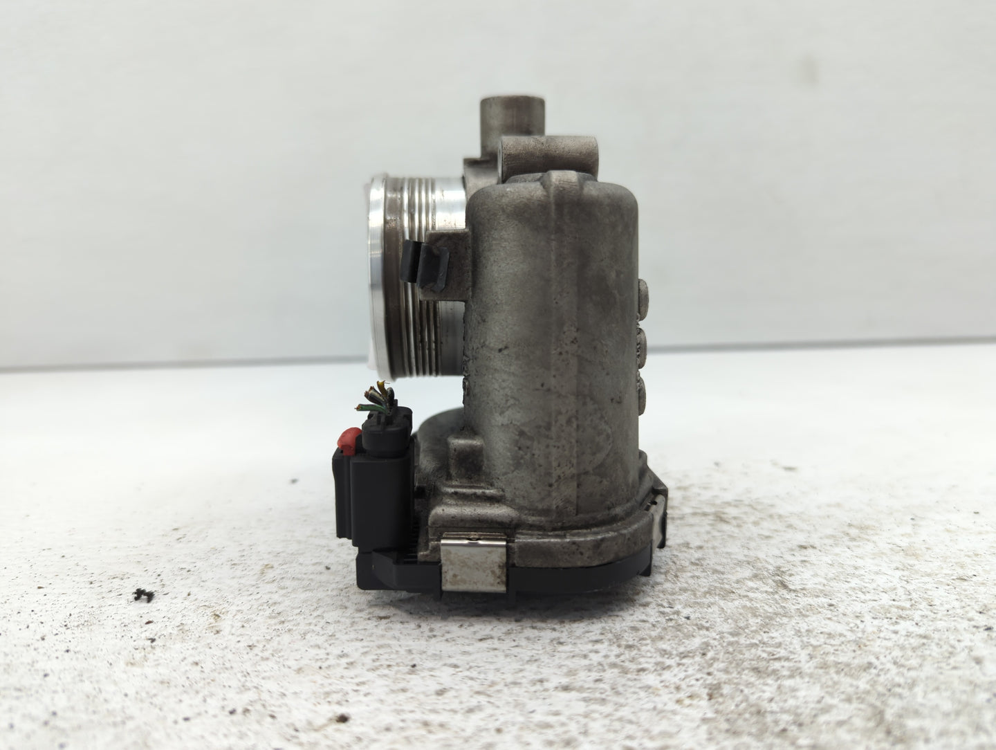 2012-2013 Ford Focus Throttle Body P/N:CM5E 9F991A Fits Fits 2012 2013 2014 2015 2016 2017 OEM Used Auto Parts - Oemusedauto