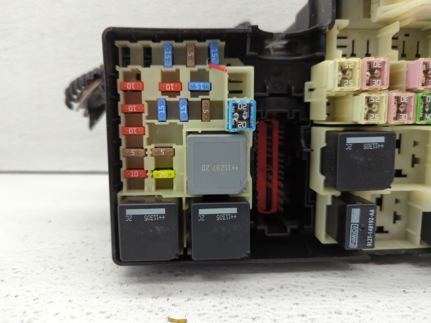 2012-2014 Ford Focus Fusebox Fuse Box Panel Relay Module P/N:AV6T-14A142-AA Fits Fits 2012 2013 2014 OEM Used Auto Parts - O