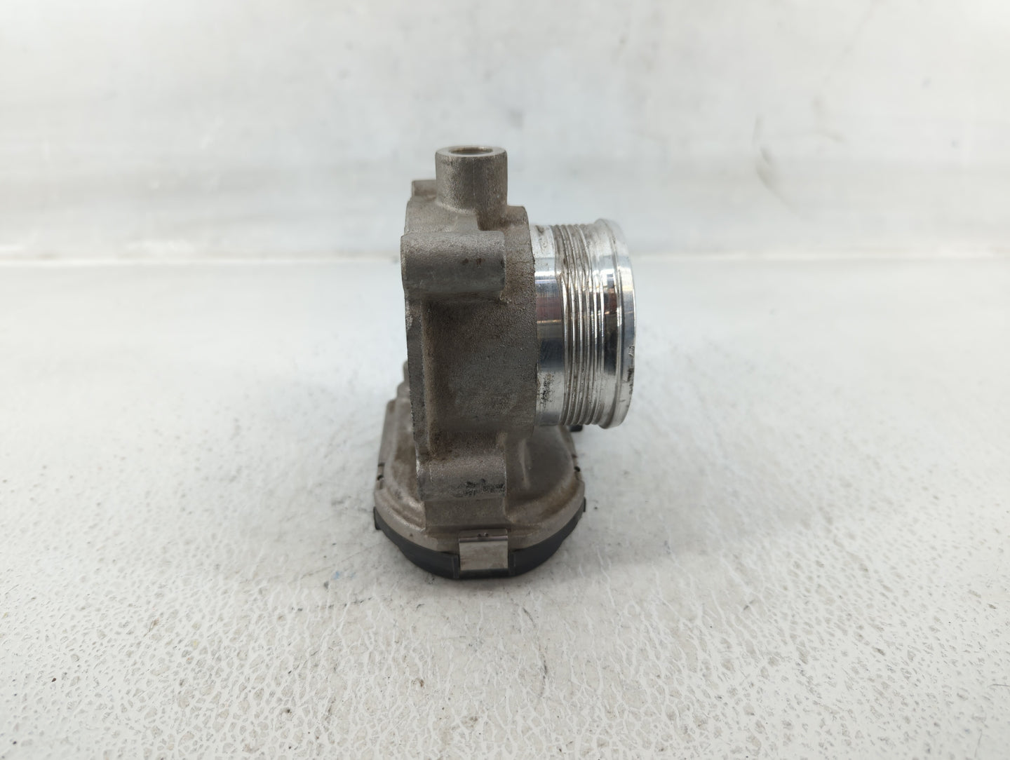 2012-2013 Ford Focus Throttle Body P/N:CM5E 9F991 AD Fits Fits 2012 2013 2014 2015 2016 2017 OEM Used Auto Parts - Oemusedau