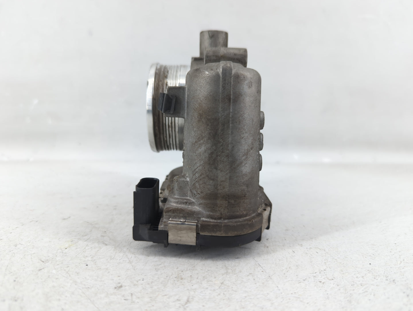 2012-2013 Ford Focus Throttle Body P/N:CM5E-9F991-AD Fits Fits 2012 2013 2014 2015 2016 2017 OEM Used Auto Parts - Oemusedau