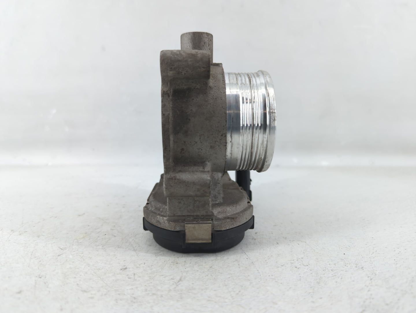 2012-2013 Ford Focus Throttle Body P/N:CM5E-9F991-AD Fits Fits 2012 2013 2014 2015 2016 2017 OEM Used Auto Parts - Oemusedau