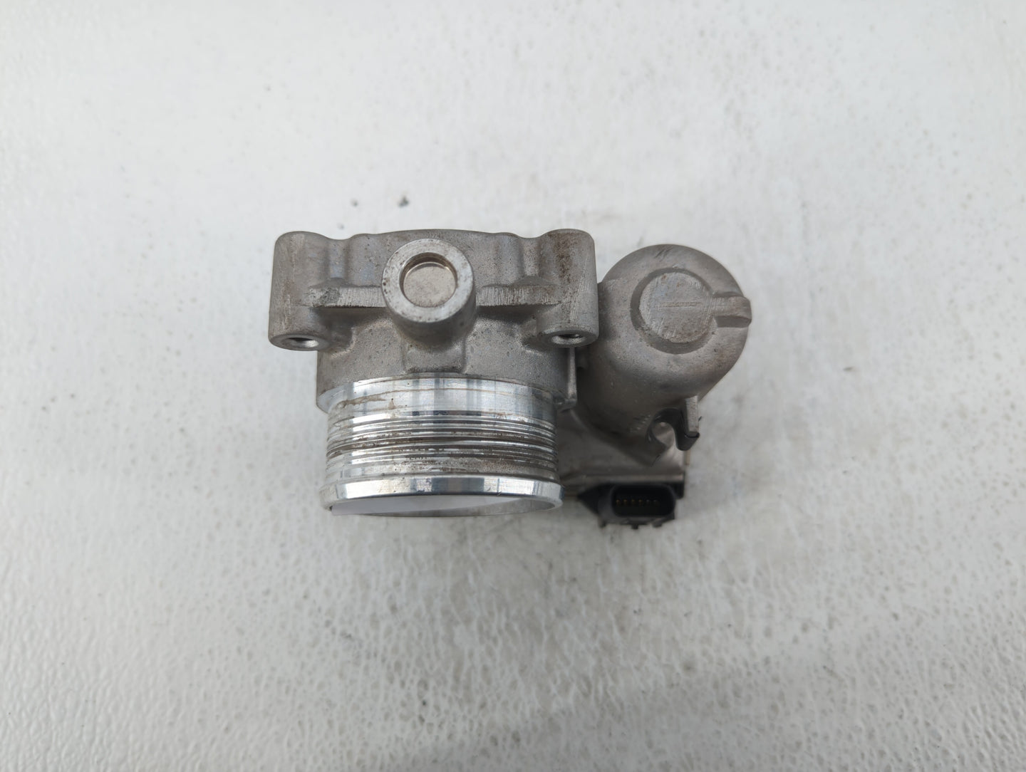 2012-2013 Ford Focus Throttle Body P/N:CM5E 9F991 AD Fits Fits 2012 2013 2014 2015 2016 2017 OEM Used Auto Parts - Oemusedau