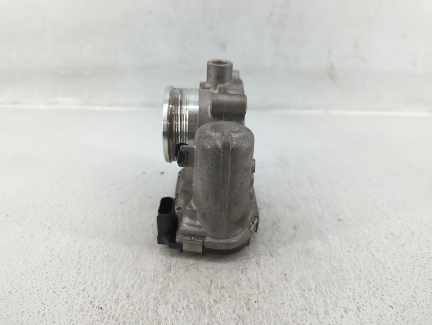 2012-2013 Ford Focus Throttle Body P/N:CM5E 9F991 AD Fits Fits 2012 2013 2014 2015 2016 2017 OEM Used Auto Parts - Oemusedau