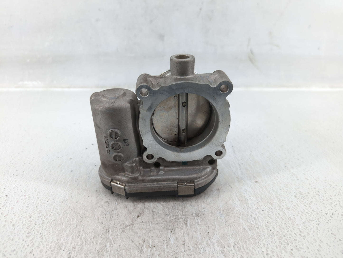 2012-2013 Ford Focus Throttle Body P/N:CM5E 9F991 AD Fits Fits 2012 2013 2014 2015 2016 2017 OEM Used Auto Parts - Oemusedau