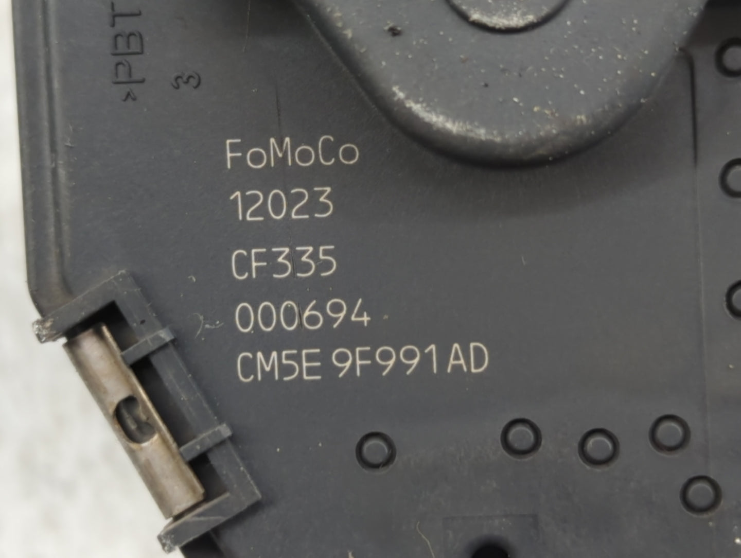 2012-2013 Ford Focus Throttle Body P/N:CM5E 9F991 AD Fits Fits 2012 2013 2014 2015 2016 2017 OEM Used Auto Parts - Oemusedau