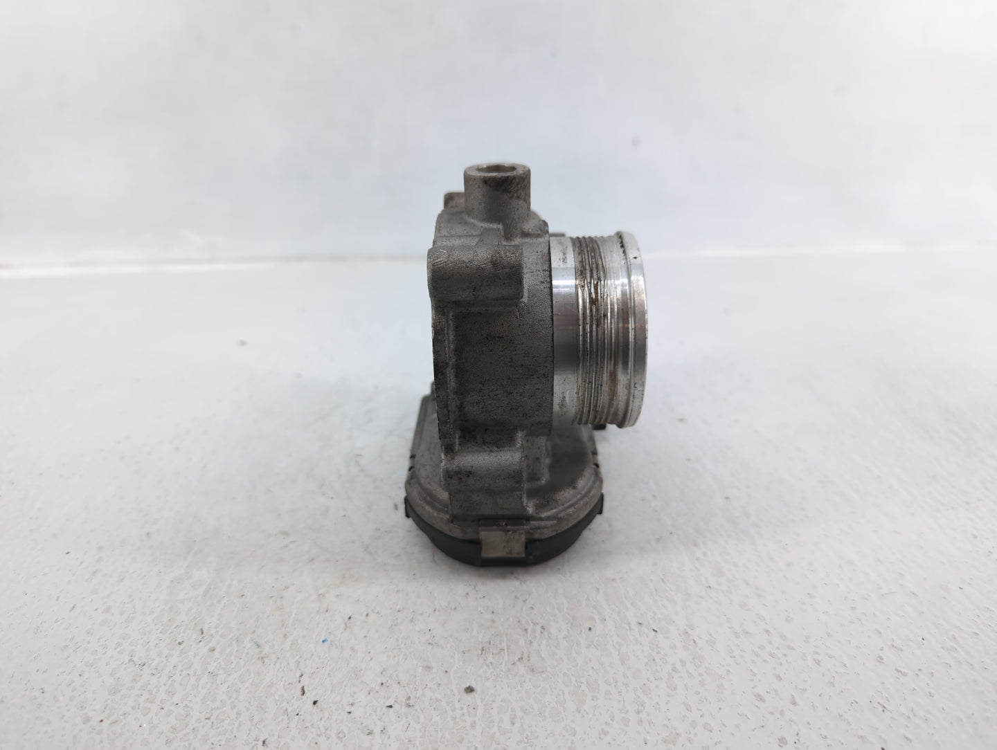 2012-2013 Ford Focus Throttle Body P/N:CM5E 9F991 AD Fits Fits 2012 2013 2014 2015 2016 2017 OEM Used Auto Parts - Oemusedau