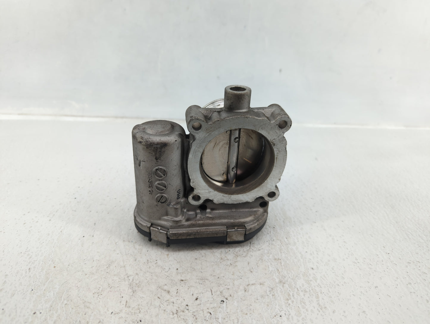 2012-2013 Ford Focus Throttle Body P/N:CM5E-9F991 AD Fits Fits 2012 2013 2014 2015 2016 2017 OEM Used Auto Parts - Oemusedau