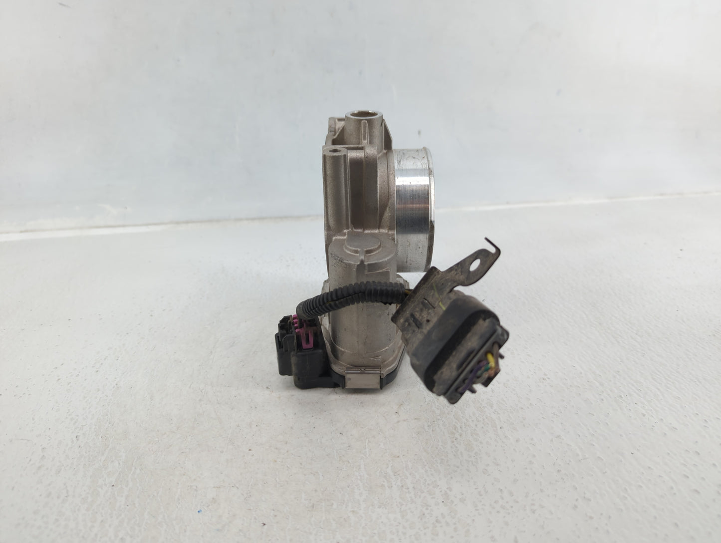 2012-2013 Ford Focus Throttle Body P/N:22240AA 994AA Fits Fits 2012 2013 2014 2015 2016 2017 OEM Used Auto Parts - Oemusedau